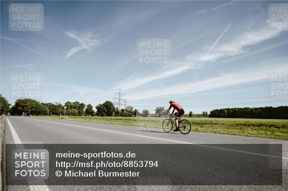 07.09.2025 - 19. Norderstedt Triathlon Michael Burmester http://msf.ph/oto/8853794 07.09.2025 11:54:02 Radfahren 714 meine-sportfotos.de