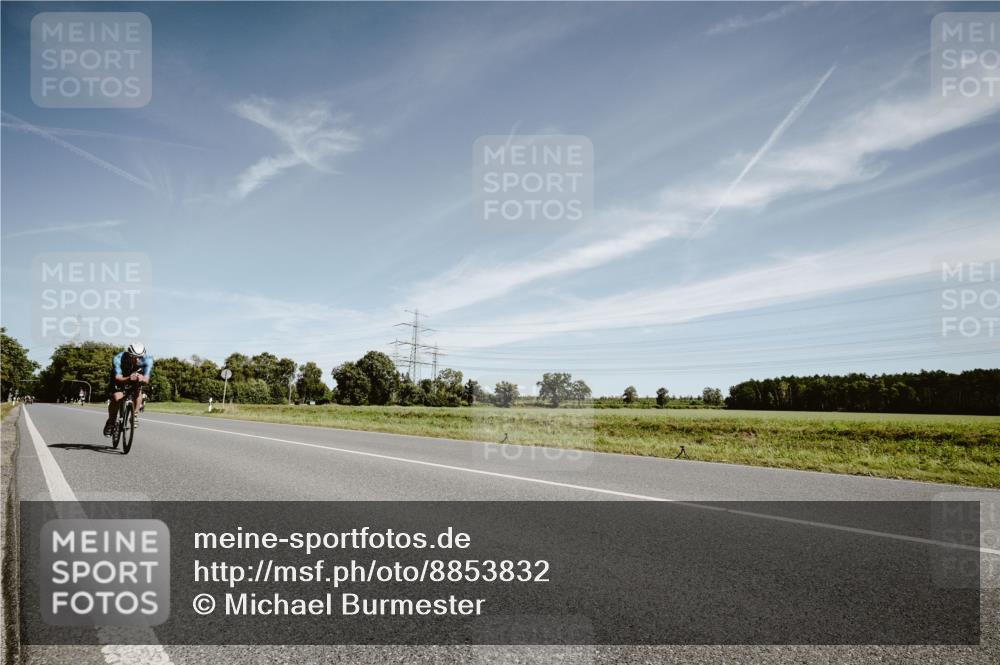 07.09.2025 - 19. Norderstedt Triathlon Michael Burmester http://msf.ph/oto/8853832 07.09.2025 11:54:28 Radfahren 215 meine-sportfotos.de