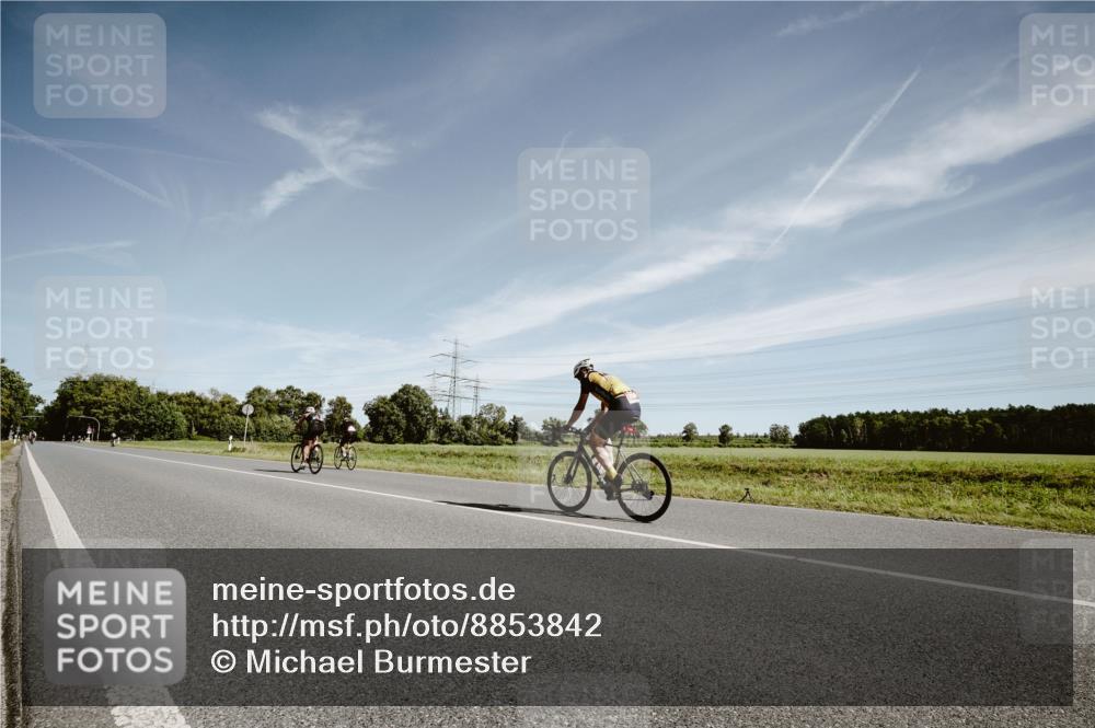 07.09.2025 - 19. Norderstedt Triathlon Michael Burmester http://msf.ph/oto/8853842 07.09.2025 11:54:31 Radfahren 215 meine-sportfotos.de