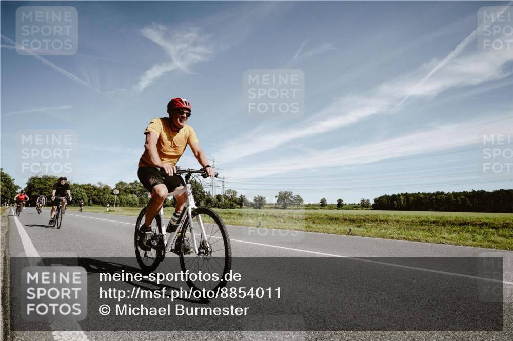 07.09.2025 - 19. Norderstedt Triathlon Michael Burmester http://msf.ph/oto/8854011 07.09.2025 11:56:33 Radfahren 234, 803, 1348, 1349 meine-sportfotos.de