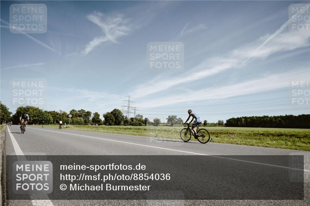 07.09.2025 - 19. Norderstedt Triathlon Michael Burmester http://msf.ph/oto/8854036 07.09.2025 11:56:48 Radfahren 140, 164, 1334, 1346 meine-sportfotos.de