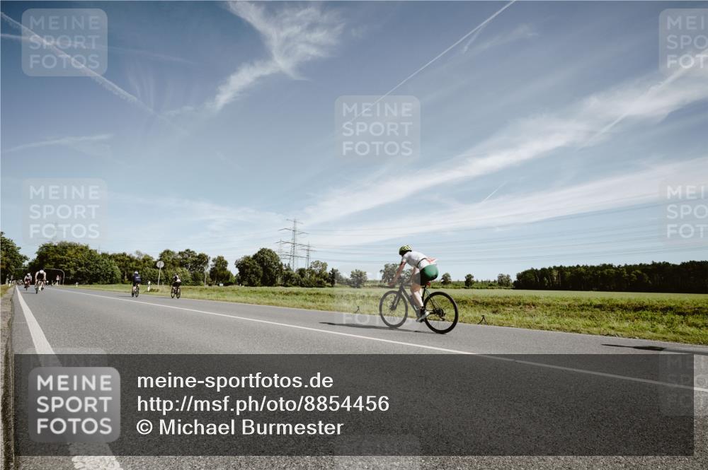 07.09.2025 - 19. Norderstedt Triathlon Michael Burmester http://msf.ph/oto/8854456 07.09.2025 11:58:23 Radfahren 1359 meine-sportfotos.de