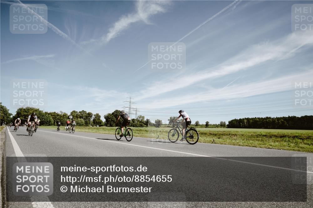 07.09.2025 - 19. Norderstedt Triathlon Michael Burmester http://msf.ph/oto/8854655 07.09.2025 12:00:01 Radfahren 155, 758, 1333, 1351 meine-sportfotos.de