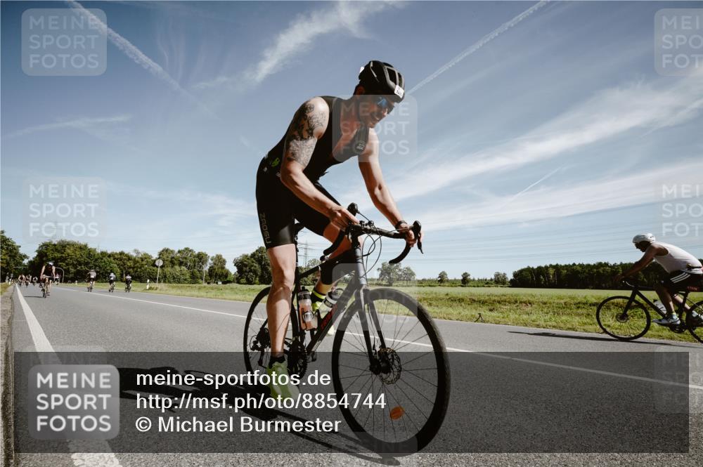 07.09.2025 - 19. Norderstedt Triathlon Michael Burmester http://msf.ph/oto/8854744 07.09.2025 12:00:58 Radfahren 822, 1225, 1327 meine-sportfotos.de