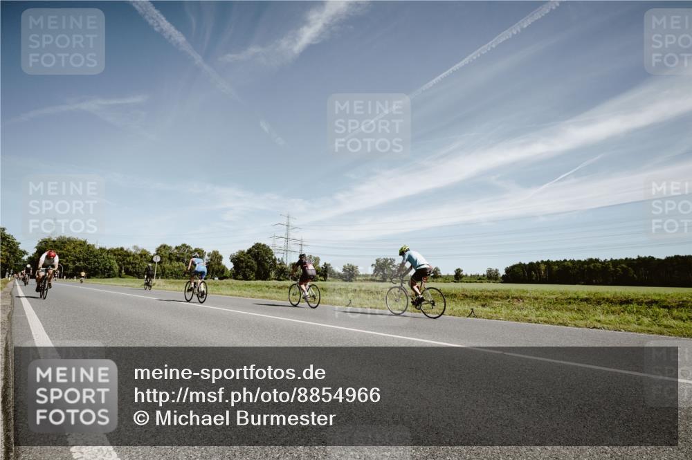 07.09.2025 - 19. Norderstedt Triathlon Michael Burmester http://msf.ph/oto/8854966 07.09.2025 12:02:57 Radfahren 826, 1249 meine-sportfotos.de
