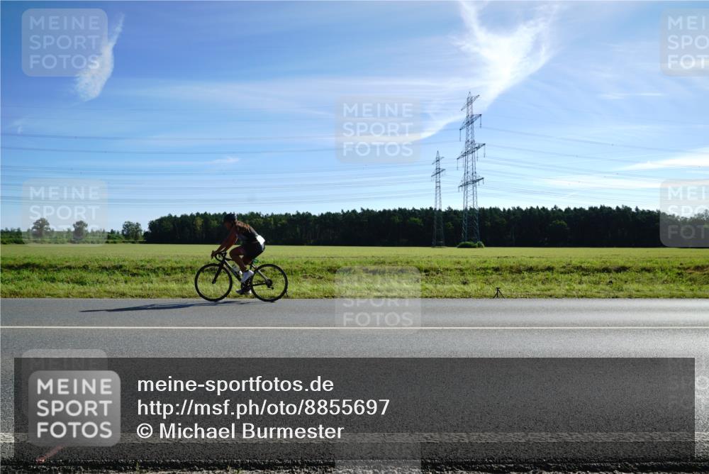 07.09.2025 - 19. Norderstedt Triathlon Michael Burmester http://msf.ph/oto/8855697 07.09.2025 10:36:24 Radfahren 645, 664 meine-sportfotos.de