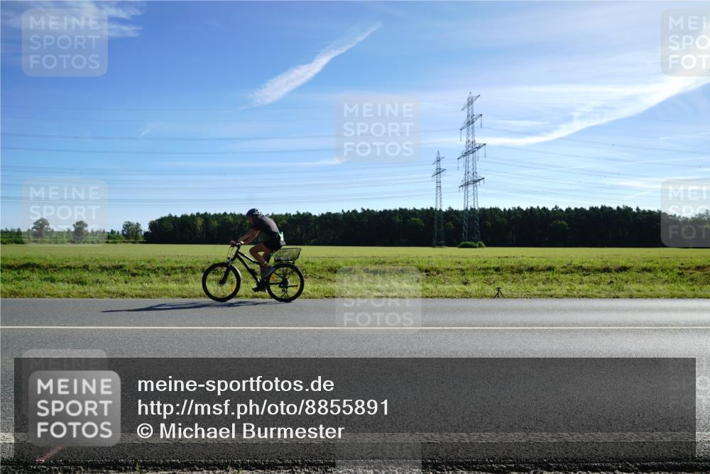07.09.2025 - 19. Norderstedt Triathlon Michael Burmester http://msf.ph/oto/8855891 07.09.2025 10:42:35 Radfahren 107, 674, 689 meine-sportfotos.de