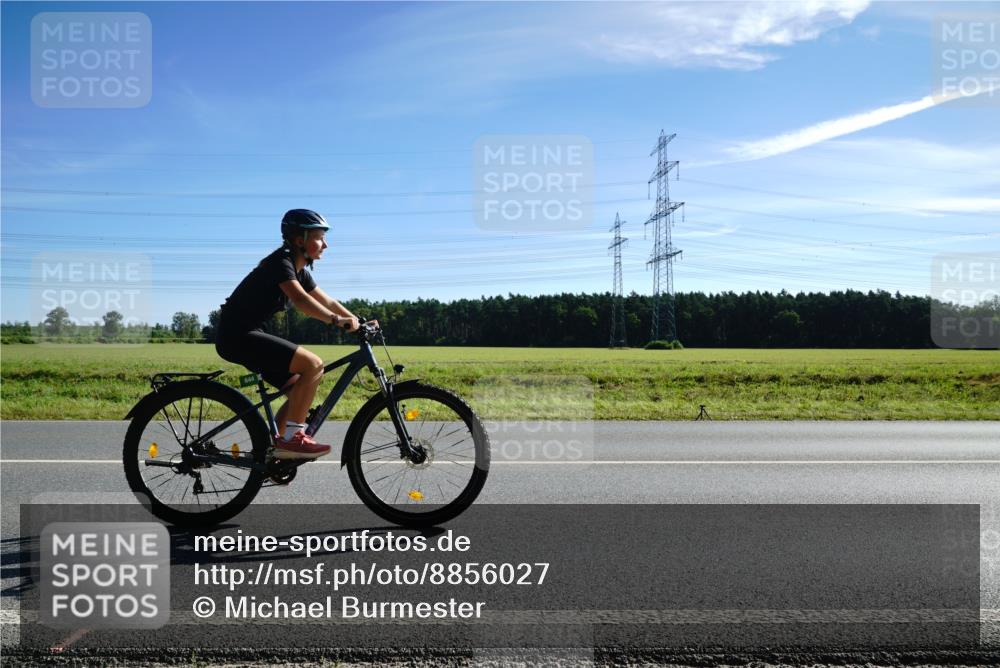 07.09.2025 - 19. Norderstedt Triathlon Michael Burmester http://msf.ph/oto/8856027 07.09.2025 10:53:19 Radfahren 644 meine-sportfotos.de