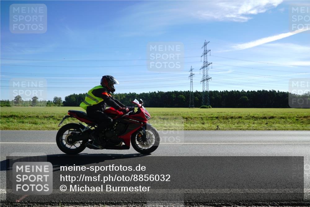 07.09.2025 - 19. Norderstedt Triathlon Michael Burmester http://msf.ph/oto/8856032 07.09.2025 10:54:00 Radfahren  meine-sportfotos.de