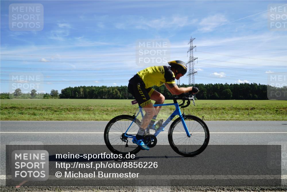 07.09.2025 - 19. Norderstedt Triathlon Michael Burmester http://msf.ph/oto/8856226 07.09.2025 12:47:34 Radfahren 331 meine-sportfotos.de