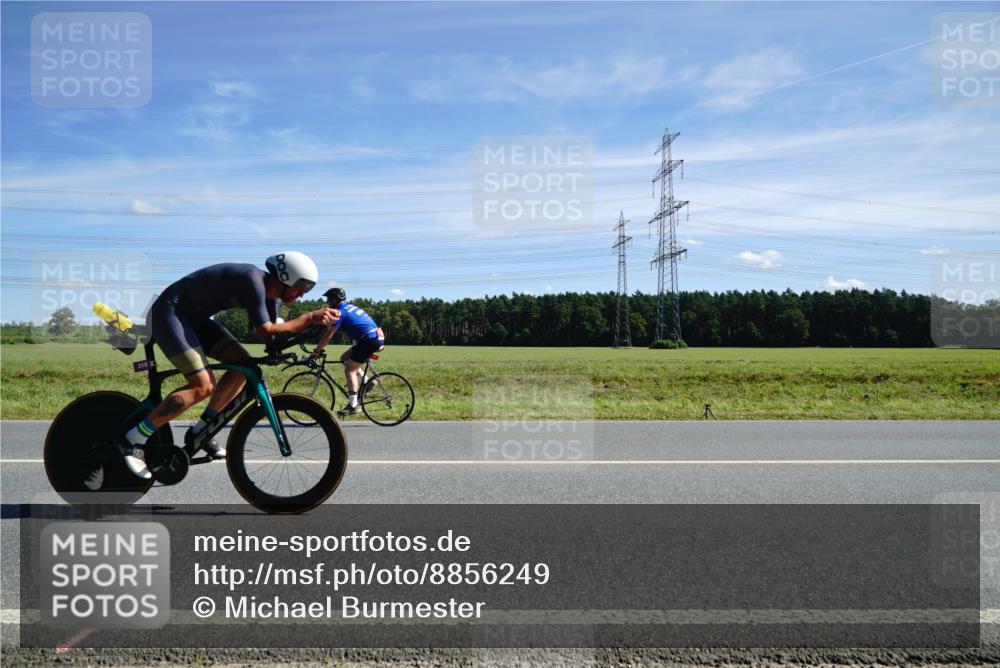 07.09.2025 - 19. Norderstedt Triathlon Michael Burmester http://msf.ph/oto/8856249 07.09.2025 12:47:49 Radfahren 318, 825, 1396 meine-sportfotos.de
