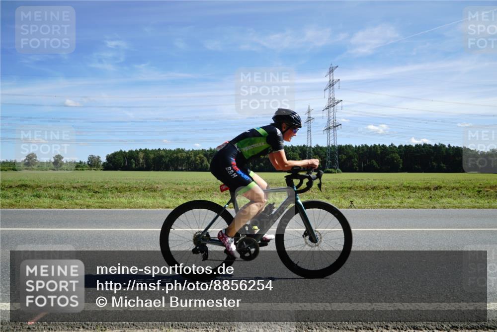 07.09.2025 - 19. Norderstedt Triathlon Michael Burmester http://msf.ph/oto/8856254 07.09.2025 12:47:50 Radfahren 318, 825, 1396 meine-sportfotos.de