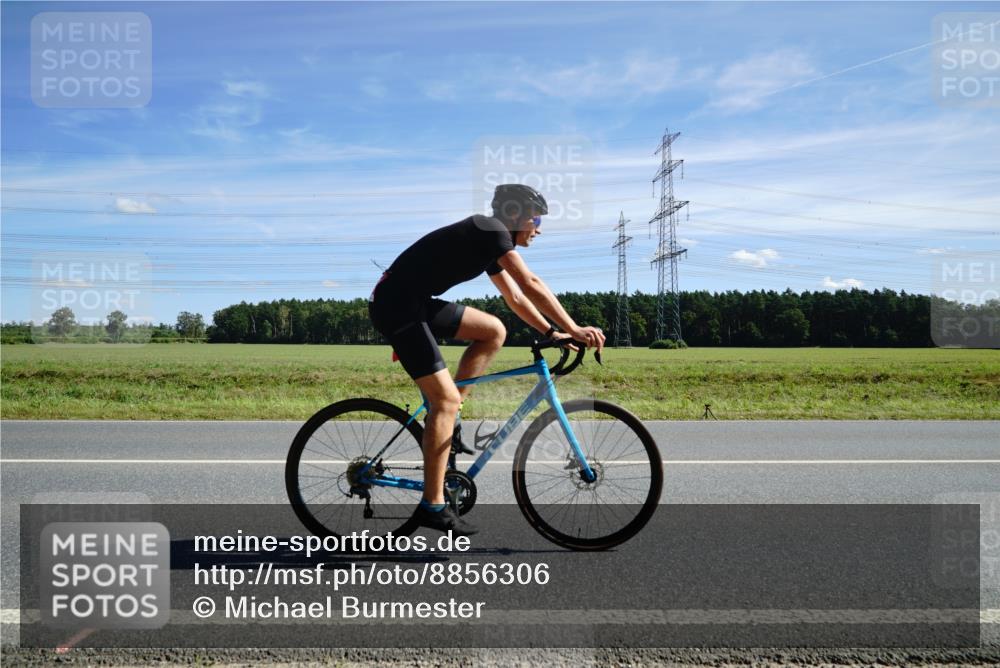 07.09.2025 - 19. Norderstedt Triathlon Michael Burmester http://msf.ph/oto/8856306 07.09.2025 12:48:08 Radfahren 173 meine-sportfotos.de
