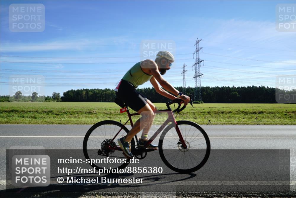 07.09.2025 - 19. Norderstedt Triathlon Michael Burmester http://msf.ph/oto/8856380 07.09.2025 11:06:30 Radfahren 196, 1189, 1198 meine-sportfotos.de