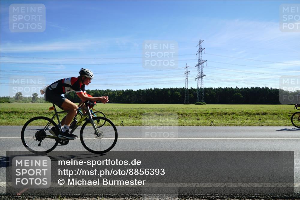 07.09.2025 - 19. Norderstedt Triathlon Michael Burmester http://msf.ph/oto/8856393 07.09.2025 11:06:35 Radfahren 1189, 1202, 1203 meine-sportfotos.de