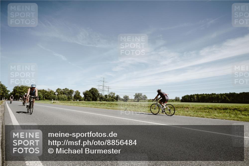 07.09.2025 - 19. Norderstedt Triathlon Michael Burmester http://msf.ph/oto/8856484 07.09.2025 12:17:45 Radfahren 212, 732, 1369 meine-sportfotos.de