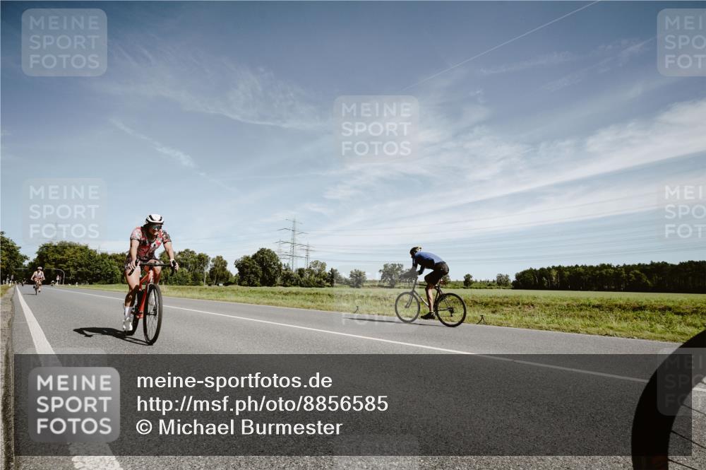 07.09.2025 - 19. Norderstedt Triathlon Michael Burmester http://msf.ph/oto/8856585 07.09.2025 12:18:32 Radfahren 195, 724, 1309 meine-sportfotos.de