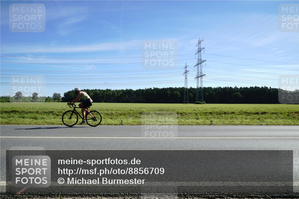 07.09.2025 - 19. Norderstedt Triathlon Michael Burmester http://msf.ph/oto/8856709 07.09.2025 11:10:57 Radfahren 199, 1153, 1184 meine-sportfotos.de