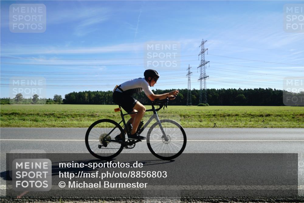 07.09.2025 - 19. Norderstedt Triathlon Michael Burmester http://msf.ph/oto/8856803 07.09.2025 11:12:14 Radfahren 1194 meine-sportfotos.de