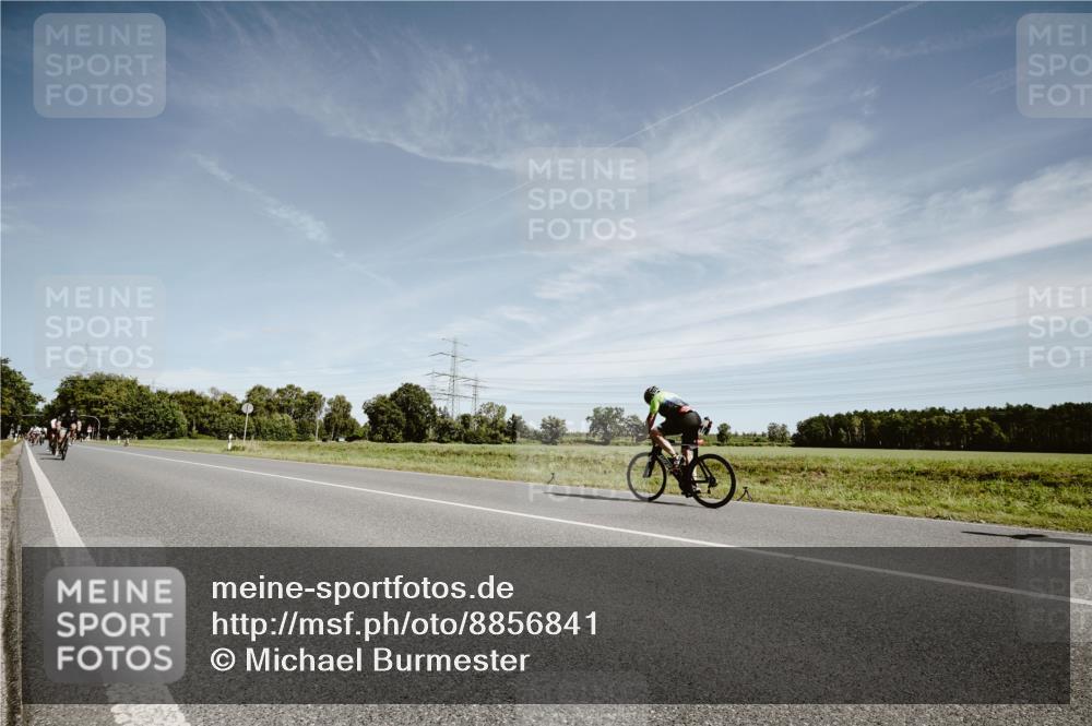 07.09.2025 - 19. Norderstedt Triathlon Michael Burmester http://msf.ph/oto/8856841 07.09.2025 12:20:49 Radfahren 824, 1322 meine-sportfotos.de