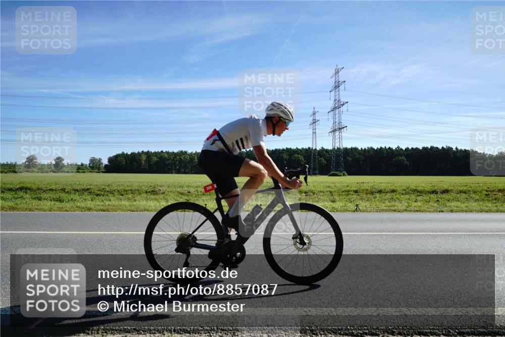 07.09.2025 - 19. Norderstedt Triathlon Michael Burmester http://msf.ph/oto/8857087 07.09.2025 11:15:26 Radfahren 300 meine-sportfotos.de