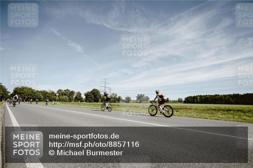 07.09.2025 - 19. Norderstedt Triathlon Michael Burmester http://msf.ph/oto/8857116 07.09.2025 12:22:50 Radfahren 820, 856 meine-sportfotos.de