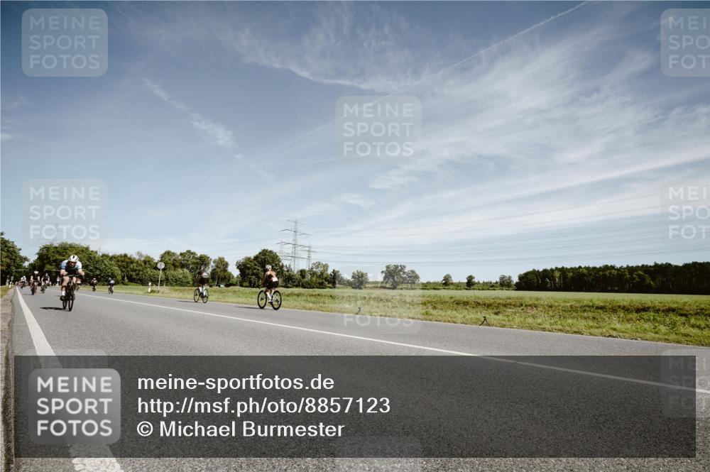 07.09.2025 - 19. Norderstedt Triathlon Michael Burmester http://msf.ph/oto/8857123 07.09.2025 12:22:51 Radfahren 820, 856 meine-sportfotos.de