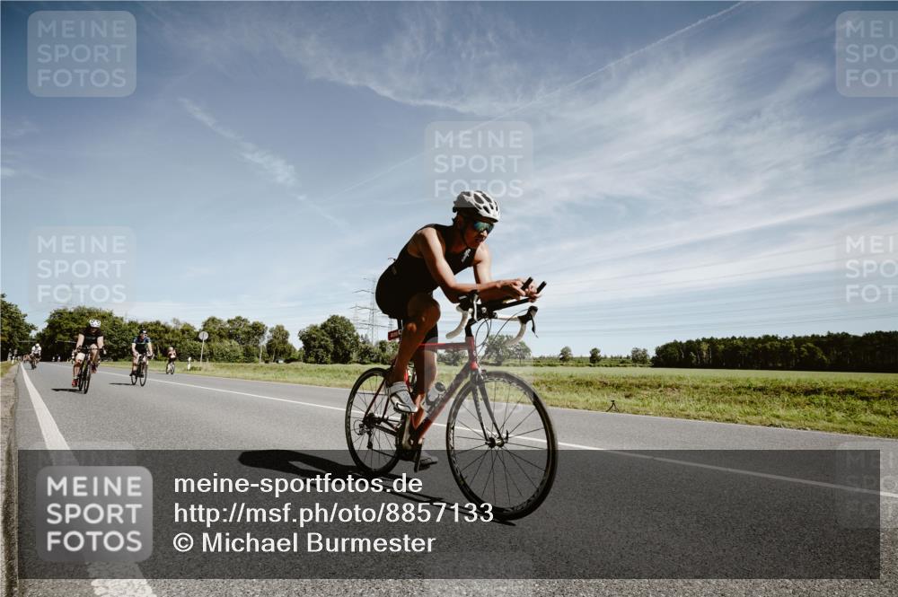 07.09.2025 - 19. Norderstedt Triathlon Michael Burmester http://msf.ph/oto/8857133 07.09.2025 12:22:53 Radfahren 283, 820, 856, 1268 meine-sportfotos.de