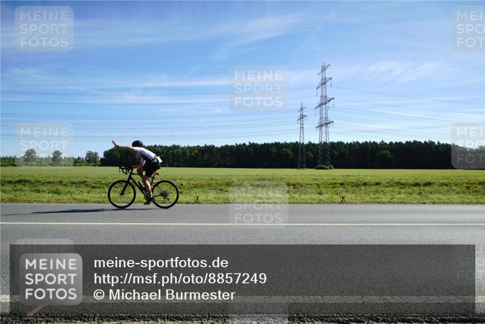 07.09.2025 - 19. Norderstedt Triathlon Michael Burmester http://msf.ph/oto/8857249 07.09.2025 11:17:20 Radfahren 1227 meine-sportfotos.de