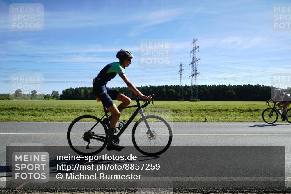 07.09.2025 - 19. Norderstedt Triathlon Michael Burmester http://msf.ph/oto/8857259 07.09.2025 11:17:25 Radfahren 1190 meine-sportfotos.de