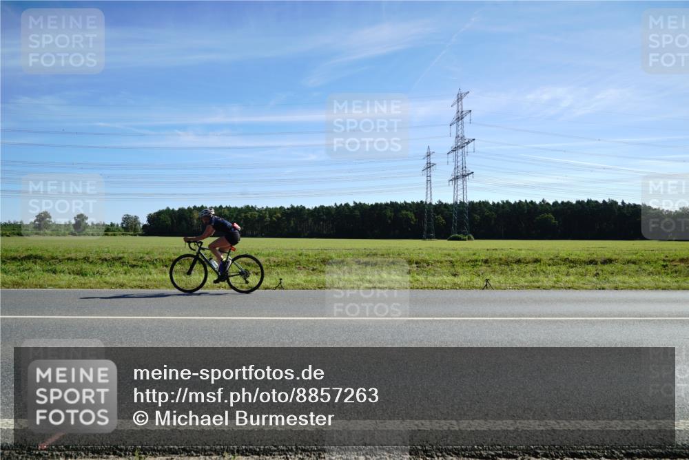 07.09.2025 - 19. Norderstedt Triathlon Michael Burmester http://msf.ph/oto/8857263 07.09.2025 11:17:26 Radfahren 1190 meine-sportfotos.de