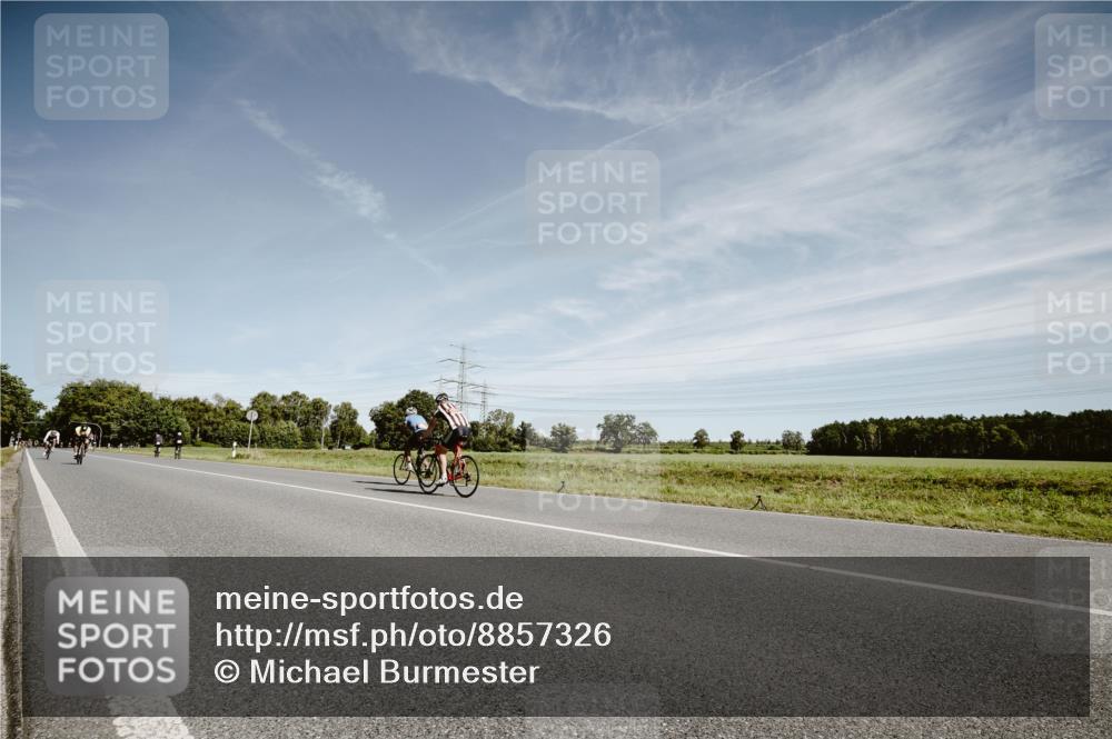 07.09.2025 - 19. Norderstedt Triathlon Michael Burmester http://msf.ph/oto/8857326 07.09.2025 12:23:57 Radfahren 1351 meine-sportfotos.de