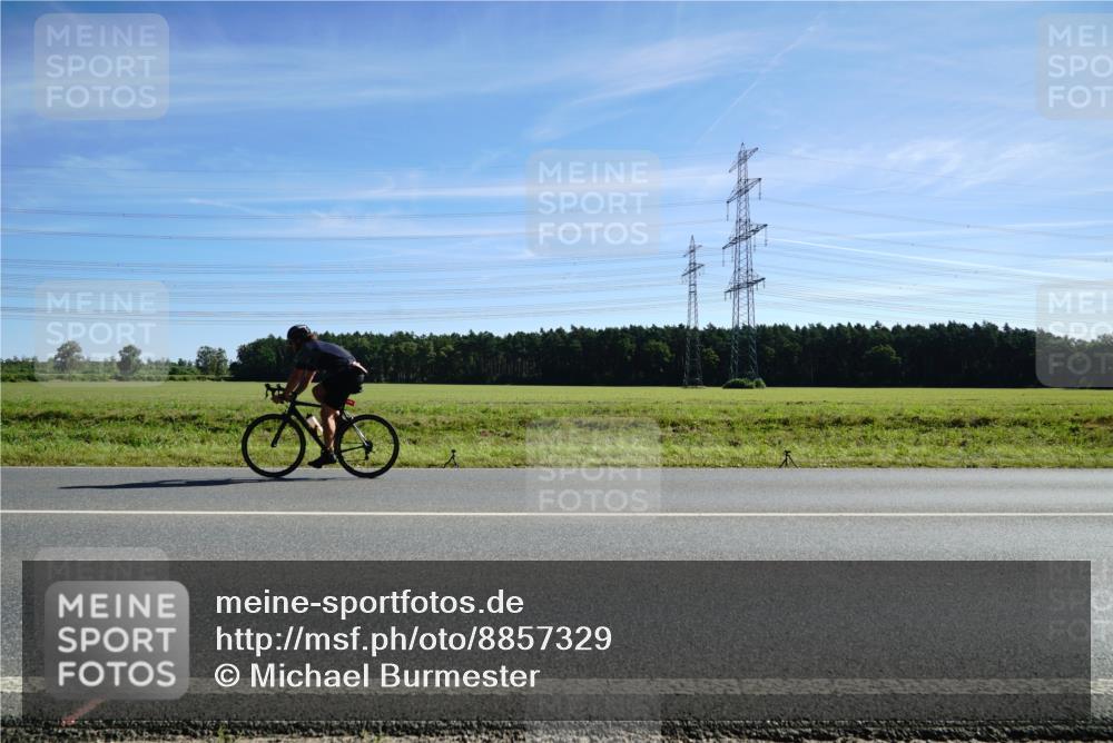 07.09.2025 - 19. Norderstedt Triathlon Michael Burmester http://msf.ph/oto/8857329 07.09.2025 11:18:23 Radfahren  meine-sportfotos.de