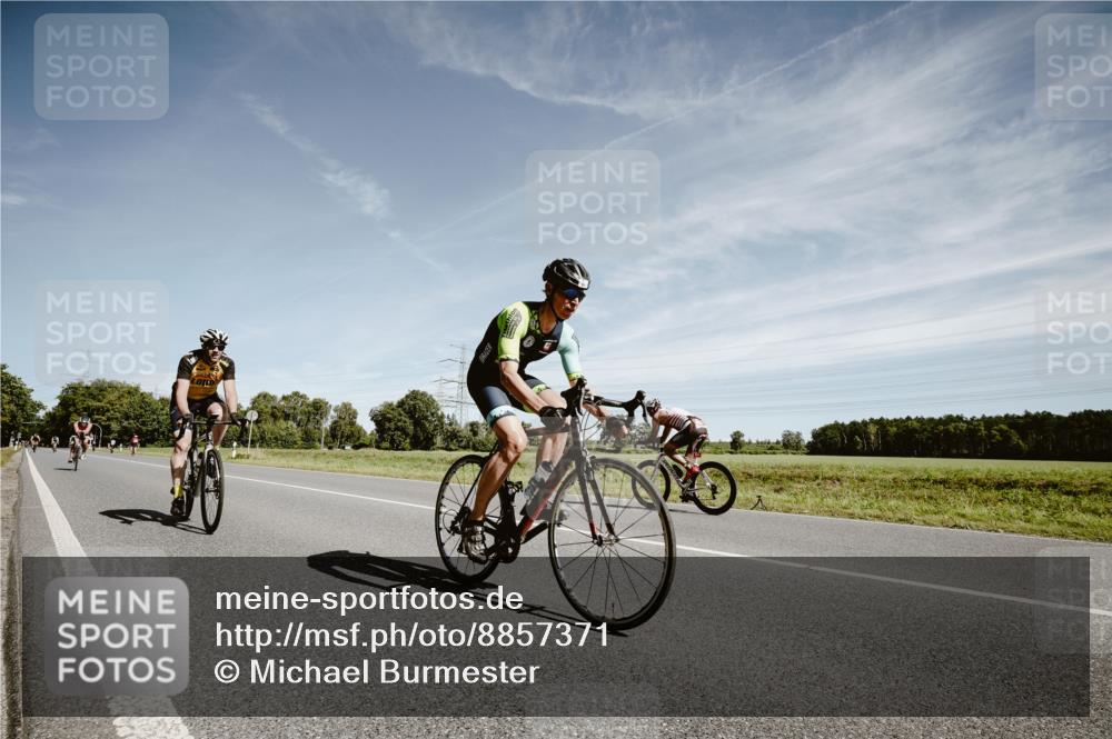 07.09.2025 - 19. Norderstedt Triathlon Michael Burmester http://msf.ph/oto/8857371 07.09.2025 12:24:12 Radfahren 261, 756, 798 meine-sportfotos.de
