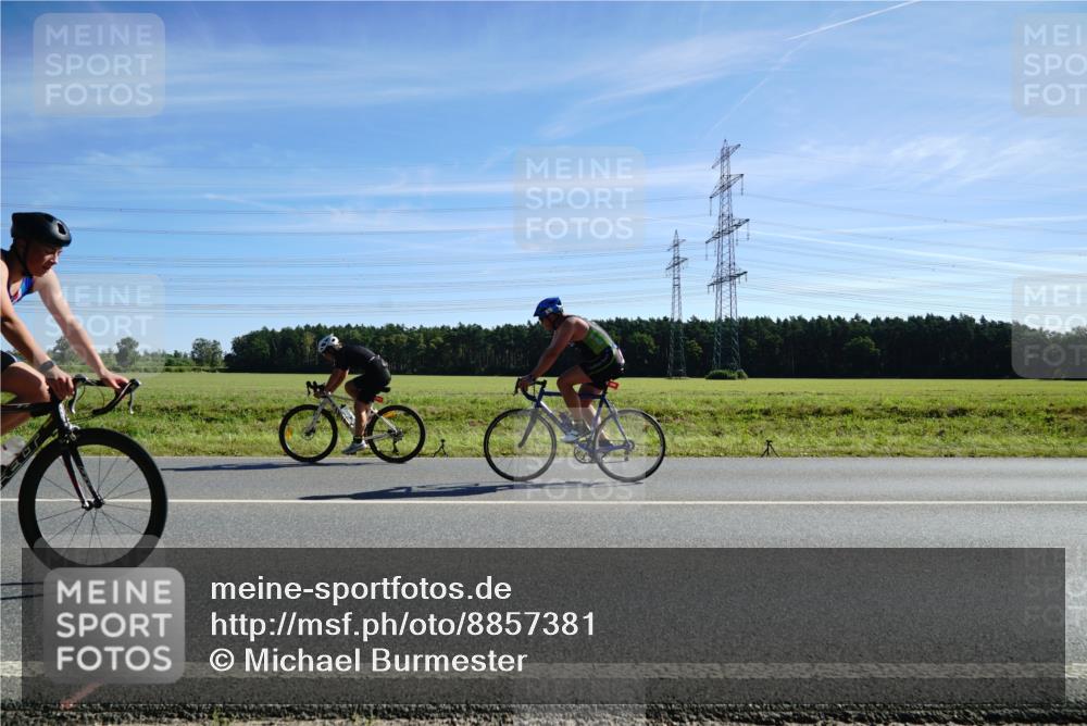 07.09.2025 - 19. Norderstedt Triathlon Michael Burmester http://msf.ph/oto/8857381 07.09.2025 11:19:02 Radfahren 749, 1179, 1208 meine-sportfotos.de