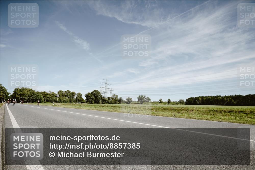 07.09.2025 - 19. Norderstedt Triathlon Michael Burmester http://msf.ph/oto/8857385 07.09.2025 12:24:16 Radfahren 756, 798 meine-sportfotos.de