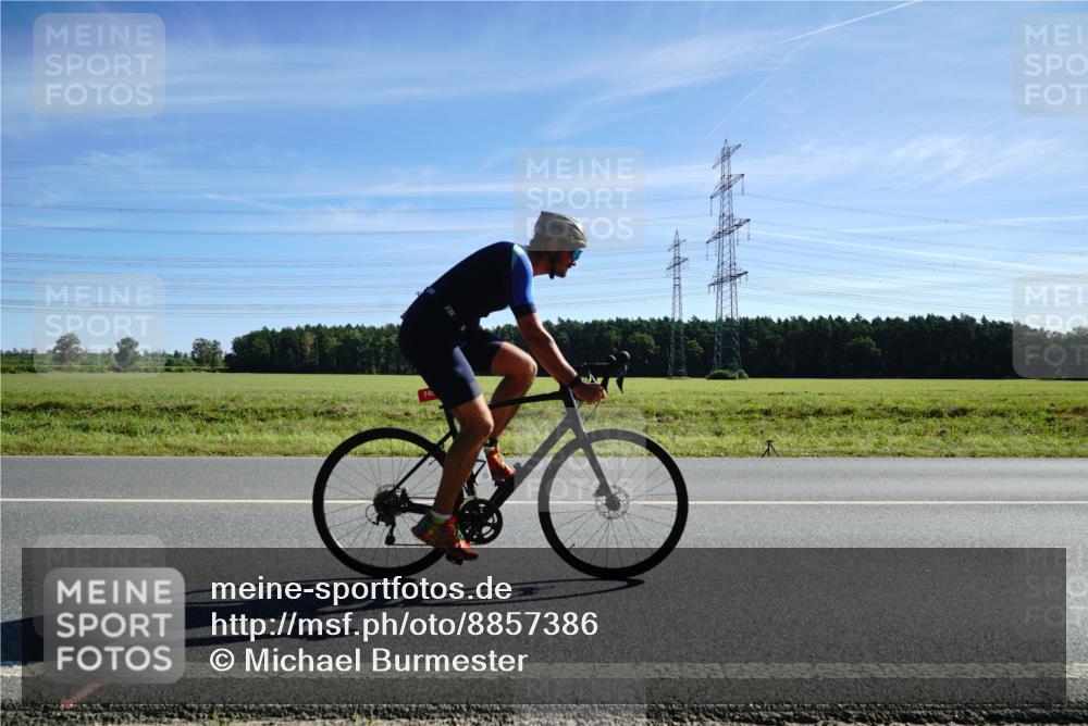 07.09.2025 - 19. Norderstedt Triathlon Michael Burmester http://msf.ph/oto/8857386 07.09.2025 11:19:03 Radfahren 749, 1179, 1208 meine-sportfotos.de