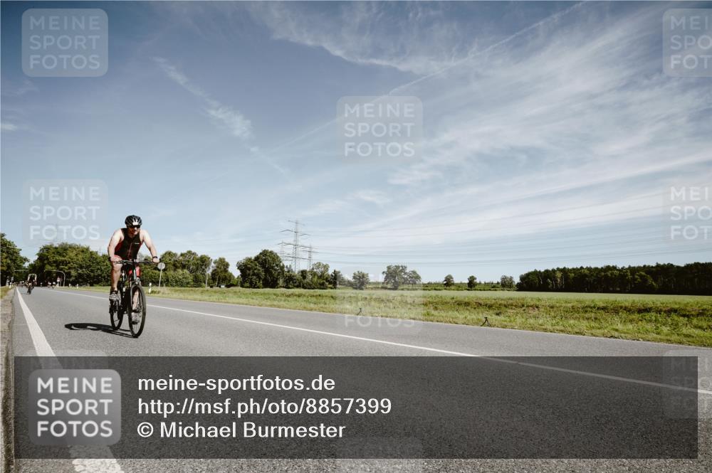 07.09.2025 - 19. Norderstedt Triathlon Michael Burmester http://msf.ph/oto/8857399 07.09.2025 12:24:21 Radfahren 249, 802 meine-sportfotos.de