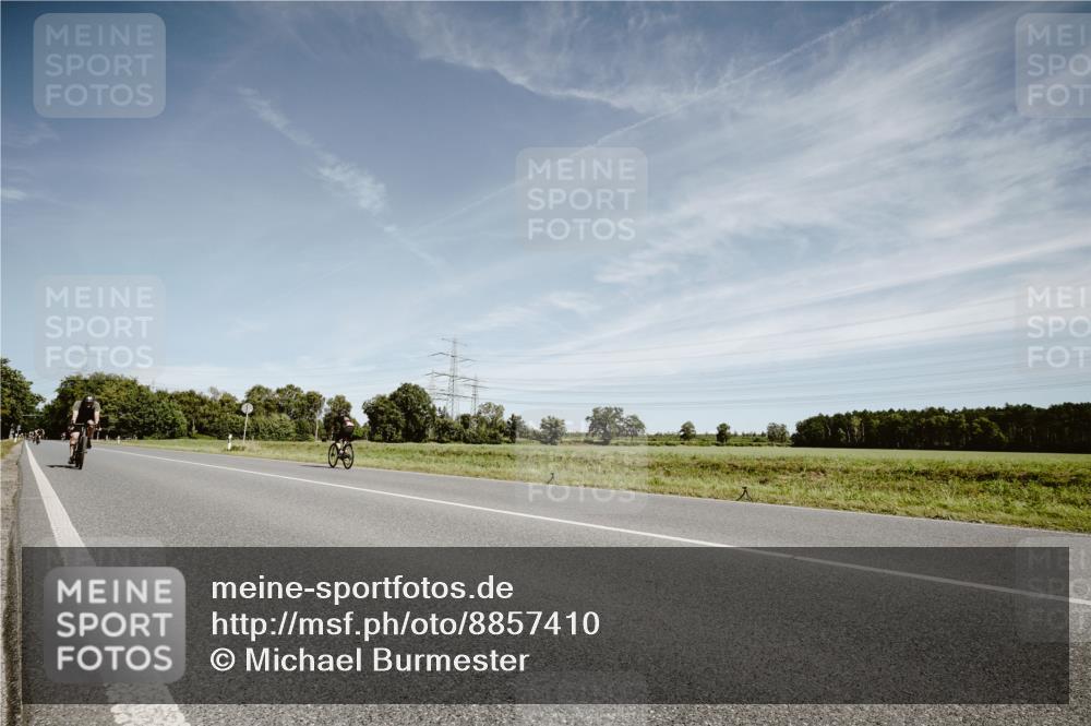 07.09.2025 - 19. Norderstedt Triathlon Michael Burmester http://msf.ph/oto/8857410 07.09.2025 12:24:23 Radfahren 249, 802, 1350 meine-sportfotos.de
