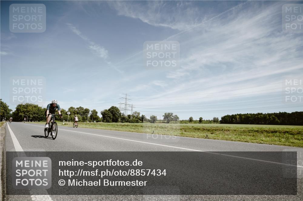 07.09.2025 - 19. Norderstedt Triathlon Michael Burmester http://msf.ph/oto/8857434 07.09.2025 12:24:33 Radfahren 818, 1297 meine-sportfotos.de