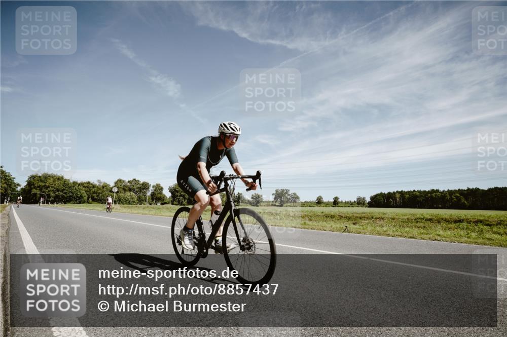 07.09.2025 - 19. Norderstedt Triathlon Michael Burmester http://msf.ph/oto/8857437 07.09.2025 12:24:34 Radfahren 818, 1297 meine-sportfotos.de