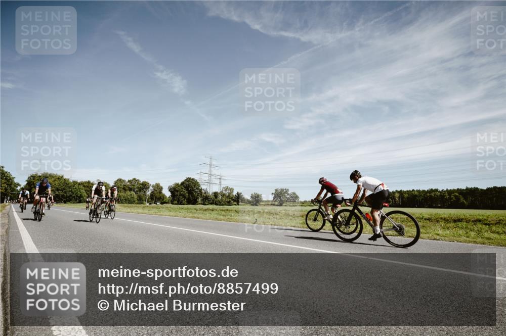 07.09.2025 - 19. Norderstedt Triathlon Michael Burmester http://msf.ph/oto/8857499 07.09.2025 12:25:15 Radfahren 205, 220, 292, 766 meine-sportfotos.de