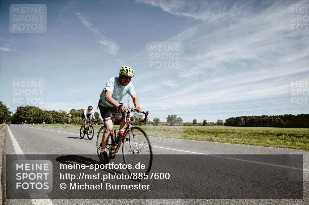 07.09.2025 - 19. Norderstedt Triathlon Michael Burmester http://msf.ph/oto/8857600 07.09.2025 12:26:04 Radfahren 754, 762 meine-sportfotos.de