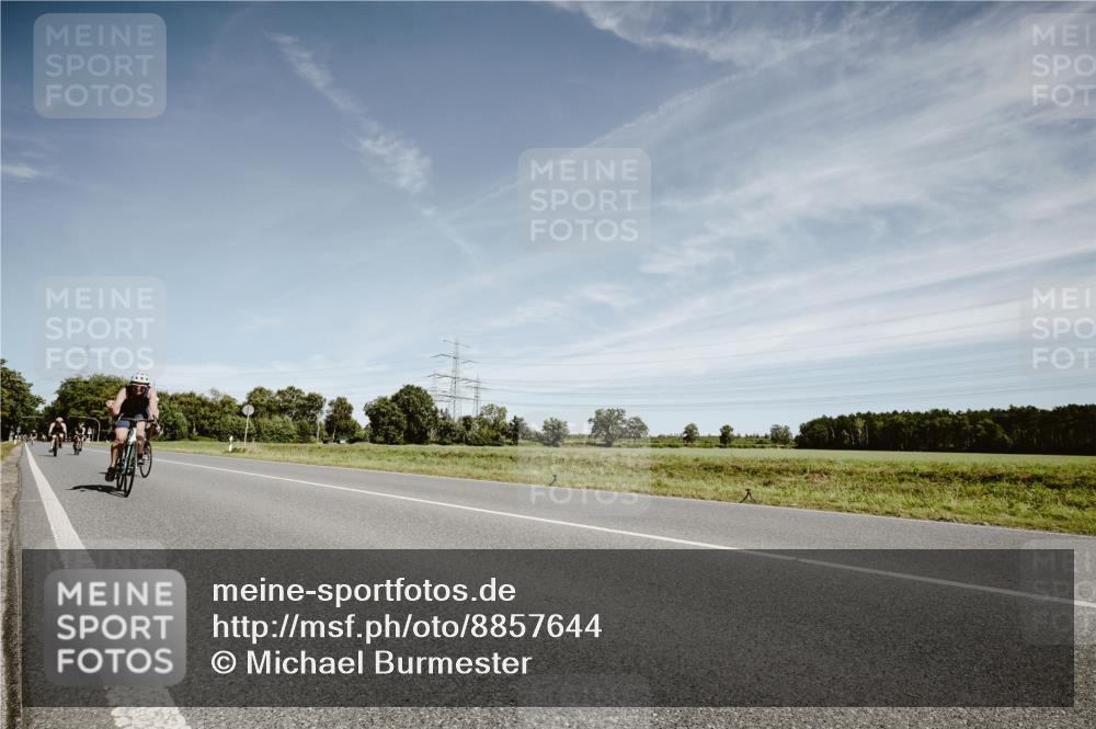 07.09.2025 - 19. Norderstedt Triathlon Michael Burmester http://msf.ph/oto/8857644 07.09.2025 12:26:24 Radfahren 216, 239, 813 meine-sportfotos.de