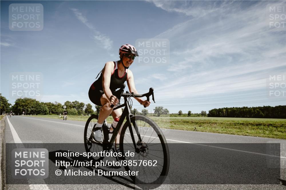 07.09.2025 - 19. Norderstedt Triathlon Michael Burmester http://msf.ph/oto/8857662 07.09.2025 12:26:28 Radfahren 216, 290, 813, 1262 meine-sportfotos.de