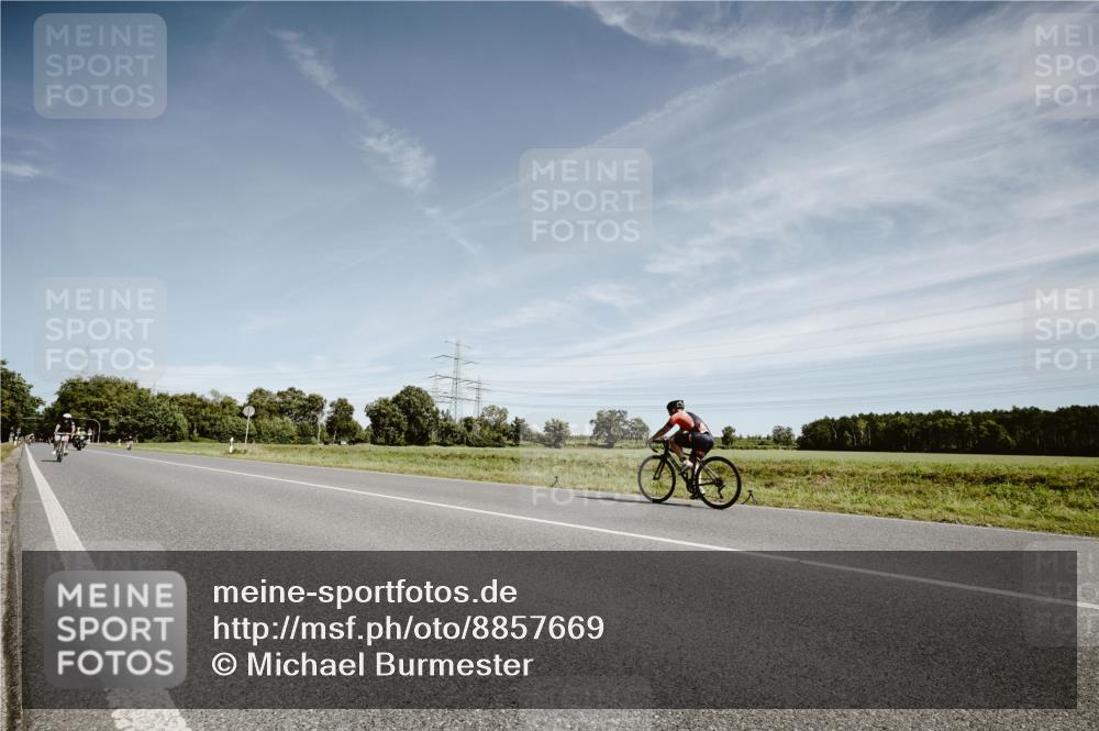 07.09.2025 - 19. Norderstedt Triathlon Michael Burmester http://msf.ph/oto/8857669 07.09.2025 12:26:32 Radfahren 137 meine-sportfotos.de
