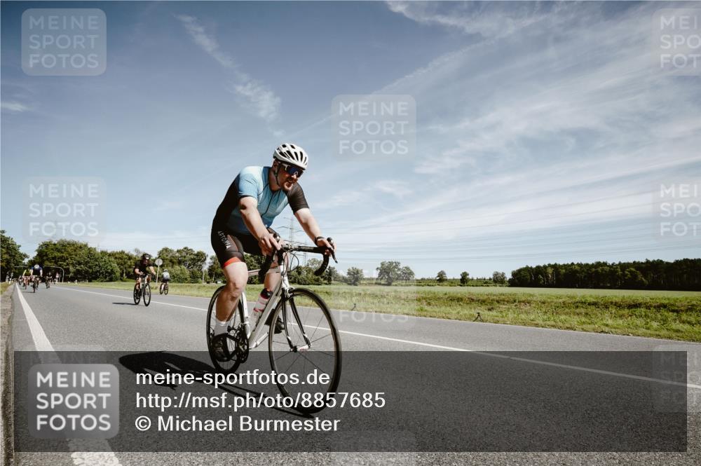 07.09.2025 - 19. Norderstedt Triathlon Michael Burmester http://msf.ph/oto/8857685 07.09.2025 12:26:44 Radfahren 712, 1231, 1235 meine-sportfotos.de