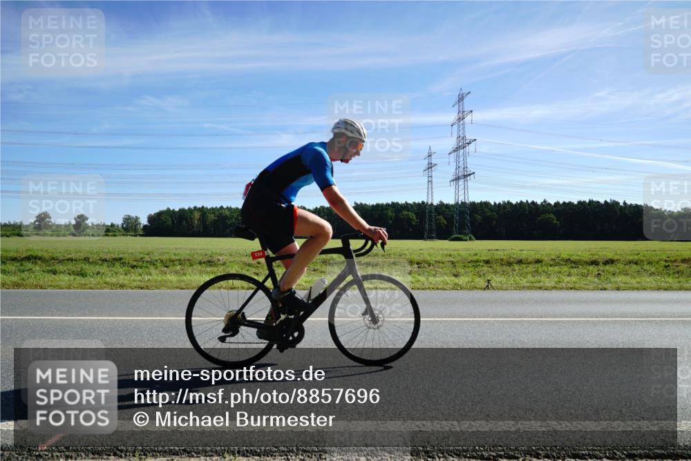 07.09.2025 - 19. Norderstedt Triathlon Michael Burmester http://msf.ph/oto/8857696 07.09.2025 11:22:40 Radfahren 734, 1157 meine-sportfotos.de