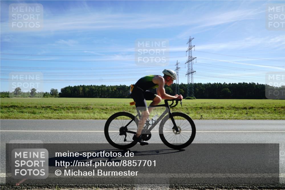 07.09.2025 - 19. Norderstedt Triathlon Michael Burmester http://msf.ph/oto/8857701 07.09.2025 11:22:42 Radfahren 734, 1157, 1184 meine-sportfotos.de