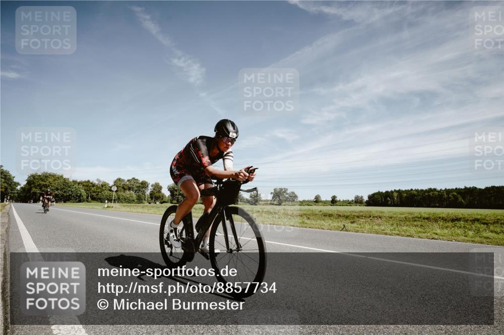 07.09.2025 - 19. Norderstedt Triathlon Michael Burmester http://msf.ph/oto/8857734 07.09.2025 12:27:02 Radfahren 187, 1370, 1386 meine-sportfotos.de